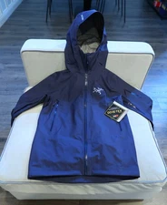 Arc’teryx Sabre – Black Sapphire (Navy Blue) – Mens Medium