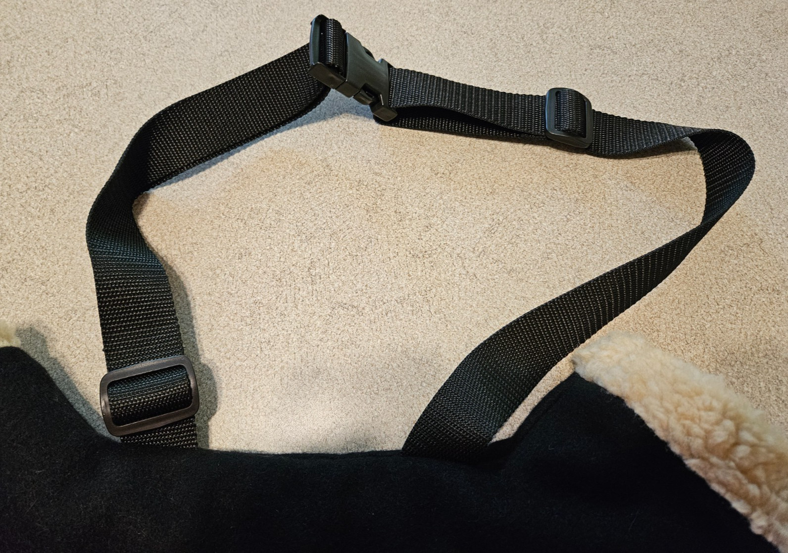 NICE! Bemidji Woolen Mills Hand Warmer Muff W/adjustable Strap, Clip, Black