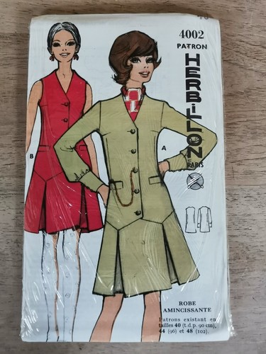 3182 PATRON McCALL'S 4 VERSIONS ROBE PLIS RELIGIEUX TAILLE 36 AU 40