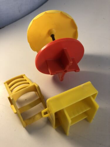 Paraguas Fisher Price Little People patio mesa salón y barbacoa - Imagen 2 de 2