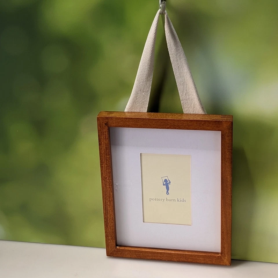 Moldura de madeira Pottery Barn Kids galeria 9x11 com tapete | Quadro de exibição de fotos - Imagem 2 de 4