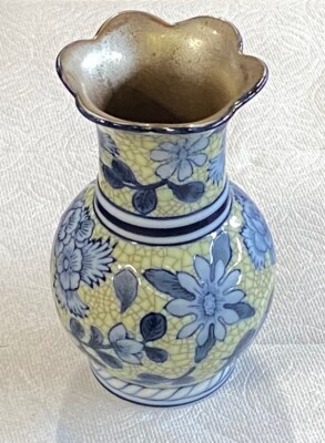 VTG Vase Seymour Mann Beautiful Blue Yellow Floral Crackled Glaze 8 