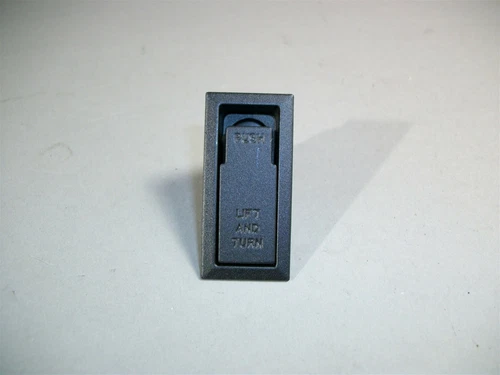Lot of 4 Southco 62-74-35 Lift and Turn Compression Latches