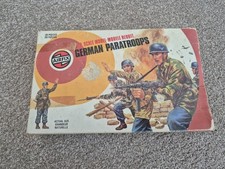 VINTAGE AIRFIX 1/32 GERMAN PARATROOPS WW2 28/29 SOLDIERS KIT 51467-7 TARGET BOX