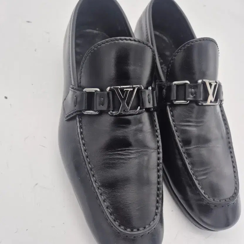 Louis Vuitton Black Loafer Shoes for Men - Size 255-260 thumbnail 3