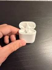 Genuine Apple AirPods 1st and 2nd Gen Replacement Charging Case - A1602