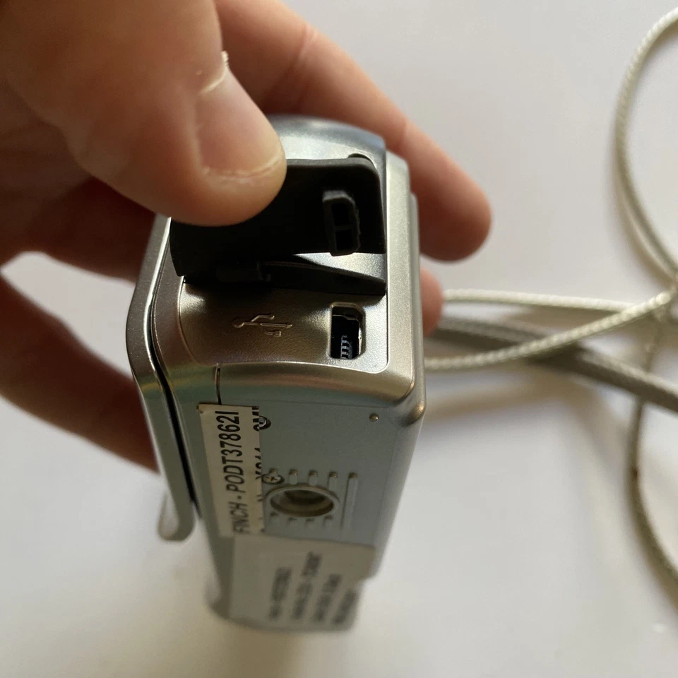 HP Photosmart E327 5.0MP Compact Digital Camera Silver Tested - Image 4 of 4