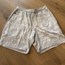 Vuori Ponto Performance Shorts 7" Platinum Camo Men s Small Athletic Athleisure