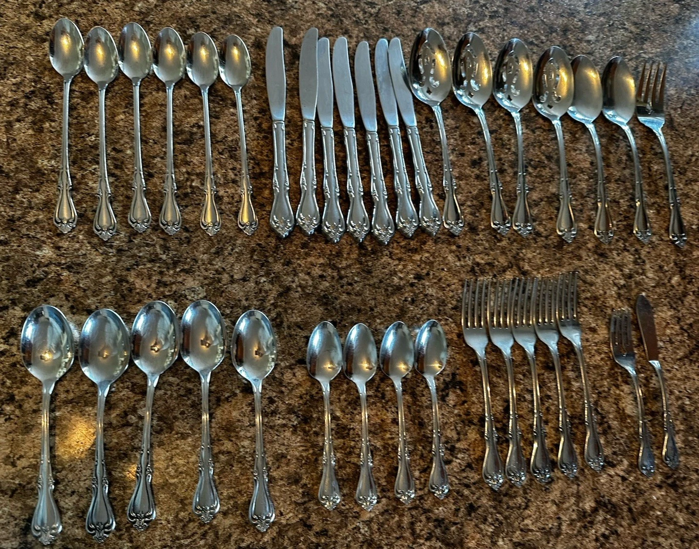 36 Pc Oneida All American BRIARWOOD Stainless Steel Flatware w Serving Spoons
Opens in a new window