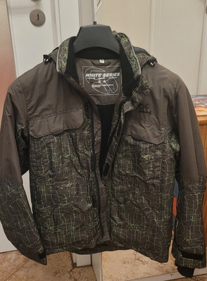 White Series Coole Winterjacke Schnee Ski, Oliv, Kapuze Gr. 146-152