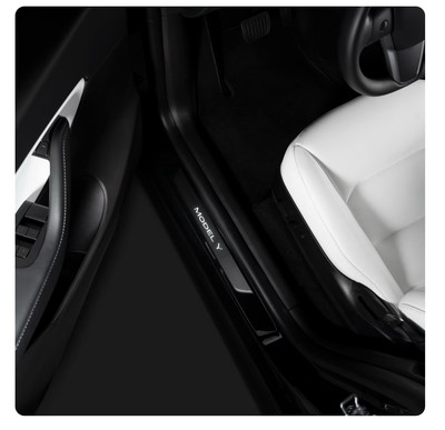 TESLA Model Y Lit Doorsill Plates純正新品未開封 Tesla Model Y OEM Lit Doorsill Plates (Brand New Sealed In Box