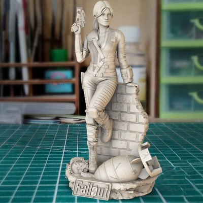 Lucy fallout  (18cm)  Fan Art 3d 12k Resin Statue UNPAINTED Version