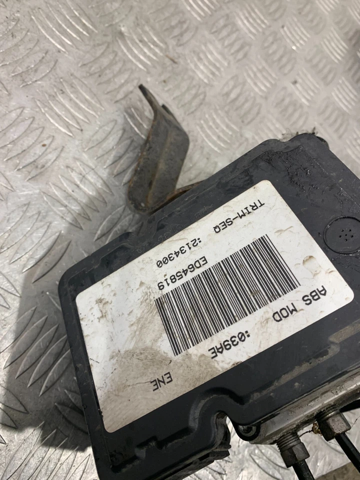 Jeep Grand Cherokee 2011 módulo de control de bomba ABS P04877039AE #2 Foto 3 de 4