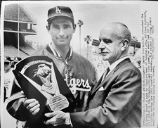 1966 SANDY KOUFAX CY YOUNG AWARD MLB BASEBALL PHOTO LOS ANGELES DODGERS PITCHER 