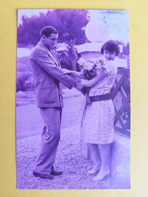 AK Tau Liebespaar Valentinstag Blumen
