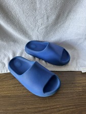 Yeezy Slides Azure boy  s size 5