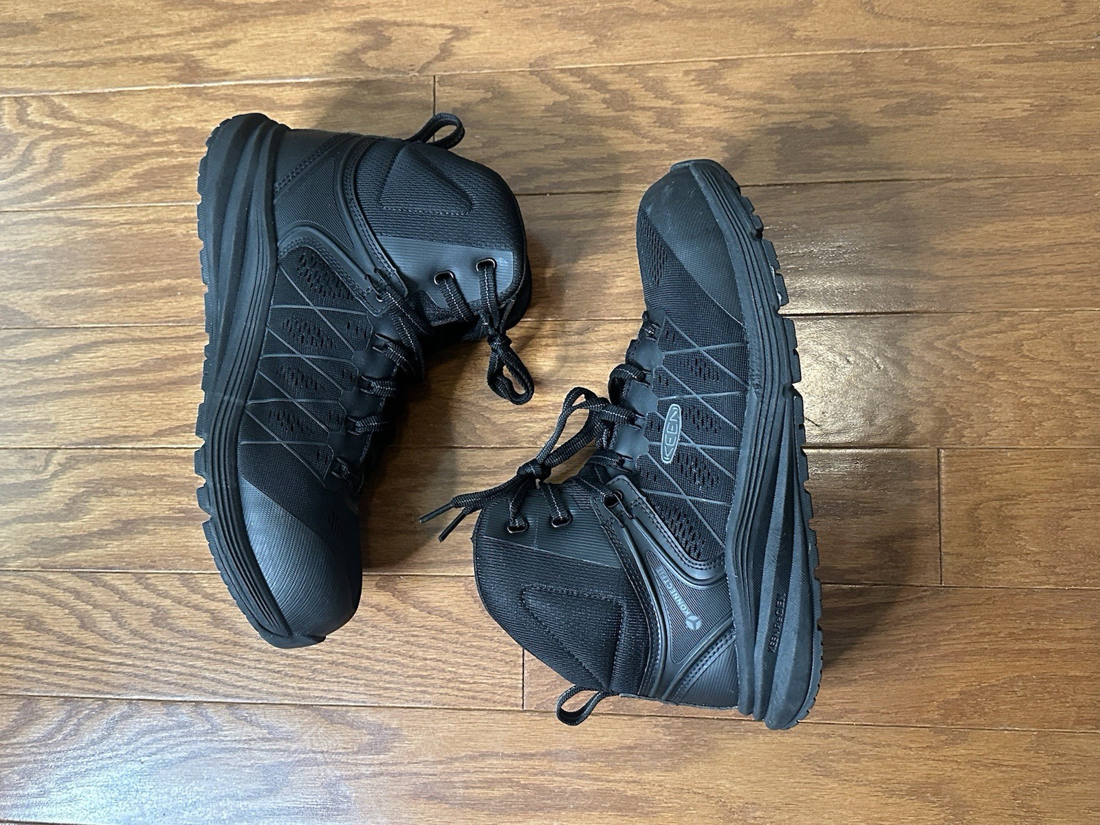 KEEN Utility Vista Energy Men's 9 EE Wide Safety Toe Black Work Boots