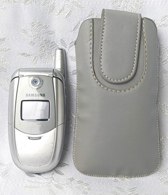 Samsung SGH-E300 Klapphandy mit Tasche