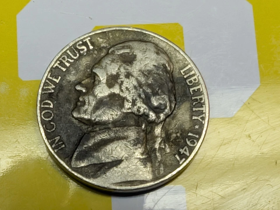 47 Jefferson Nickel  ERRORS (CHIPMUNK FACE,  TOP L/R OF MONUMENT, LAMINATE PEEL) - Image 3 of 4