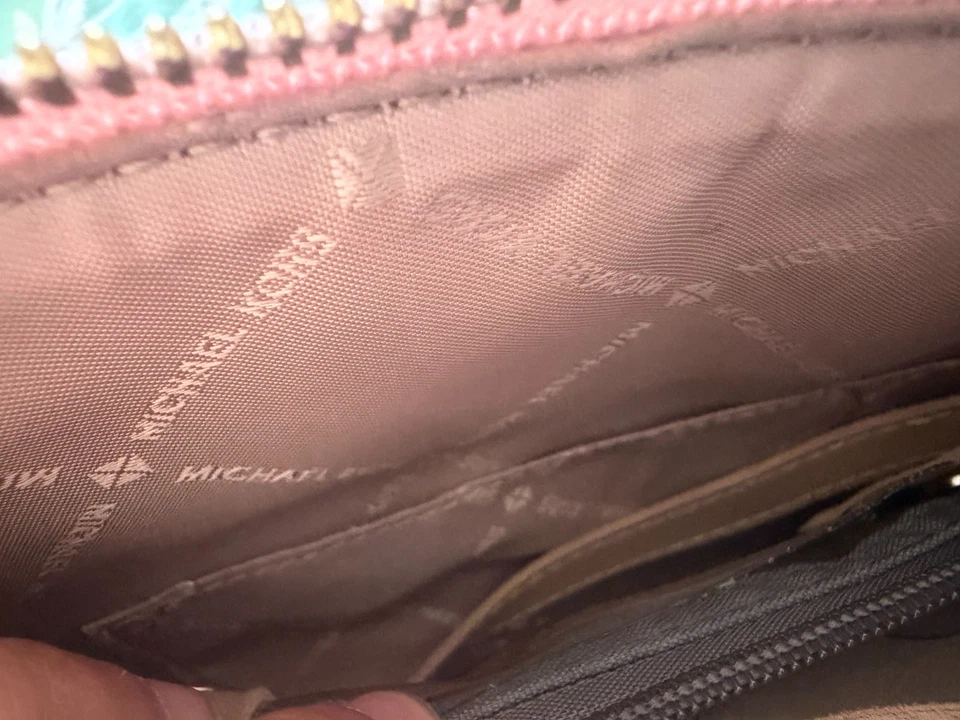 sac michael kors- en Simili cuir Rose  en parfait état - Photo 3/4
