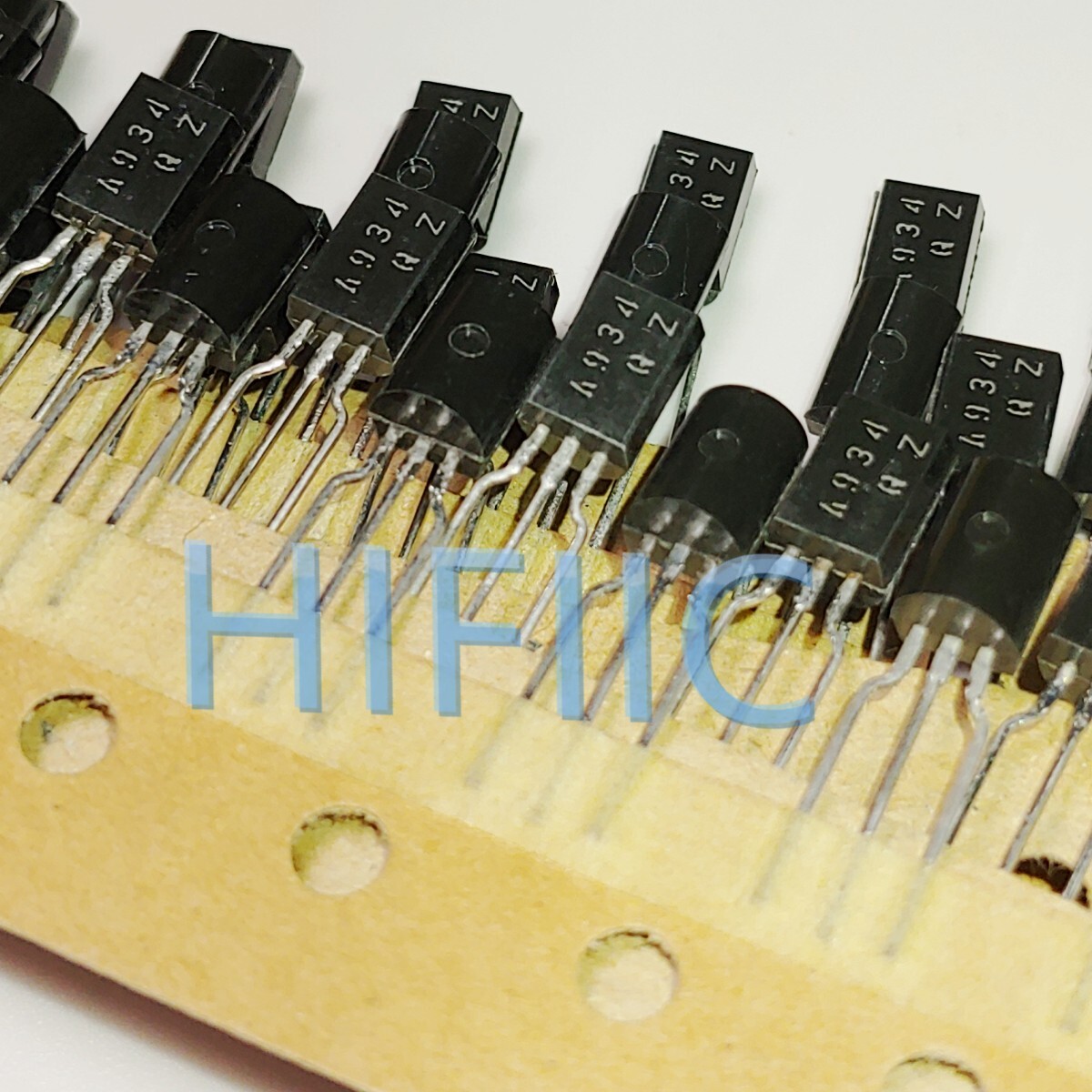 2SB1242 ROHM 1A 50V 1W PNP TRANSISTOR SIP3 B1242 'UK COMPANY SINCE 1983 NIKKO 2SB1242 ROHM 1A 50V 1W PNP TRANSISTOR SIP3 B1242 'UK COMPANY SINCE 1983 NIKKO