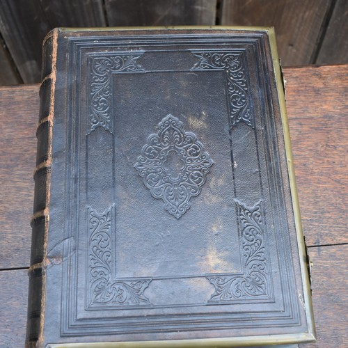 Antique 1864 Rev John McFarlane Embossed Leather Bound Brass Edged Family Bible - 第 12/13 張圖片