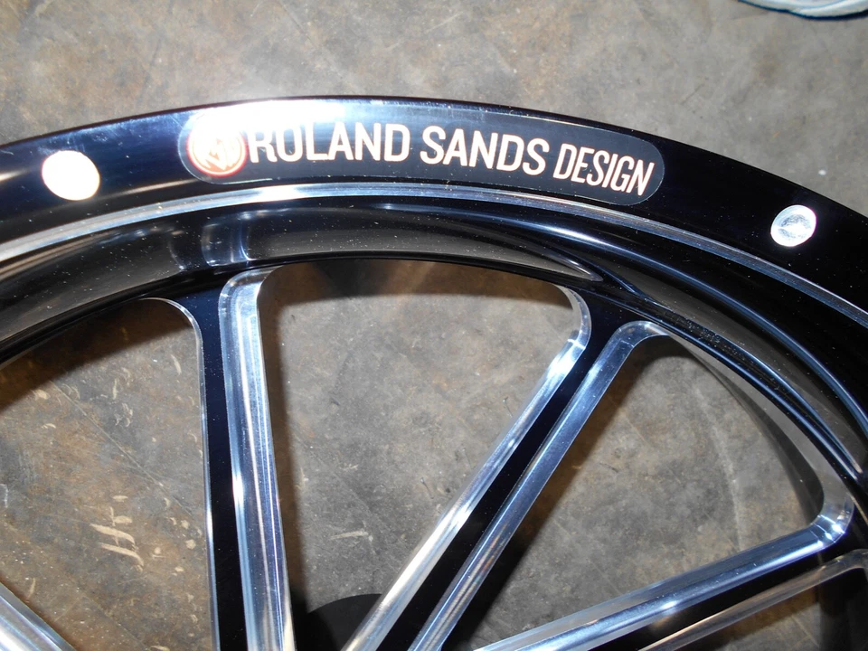 2040-0347 ROLAND SANDS 18x5,5 07 FLSTF BILLET RUEDA TRASERA CONTRASTE HARLEY DAVIDSO Foto 4 de 4