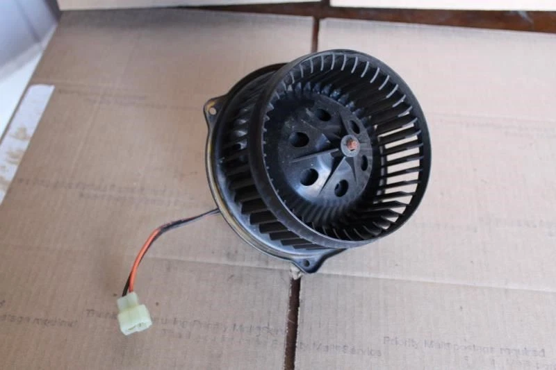 Land Rover Discovery 2000 calentador trasero ventilador motor Foto 2 de 4