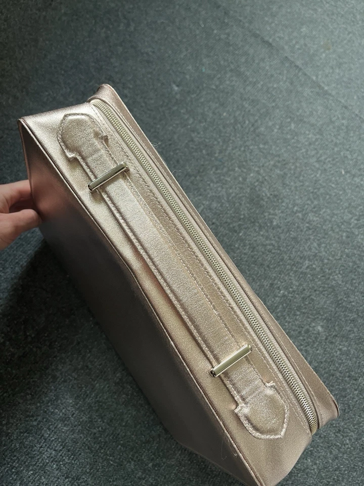 Bolsas de maquillaje Lancôme caja de belleza y estuches oro rosa Foto 2 de 4