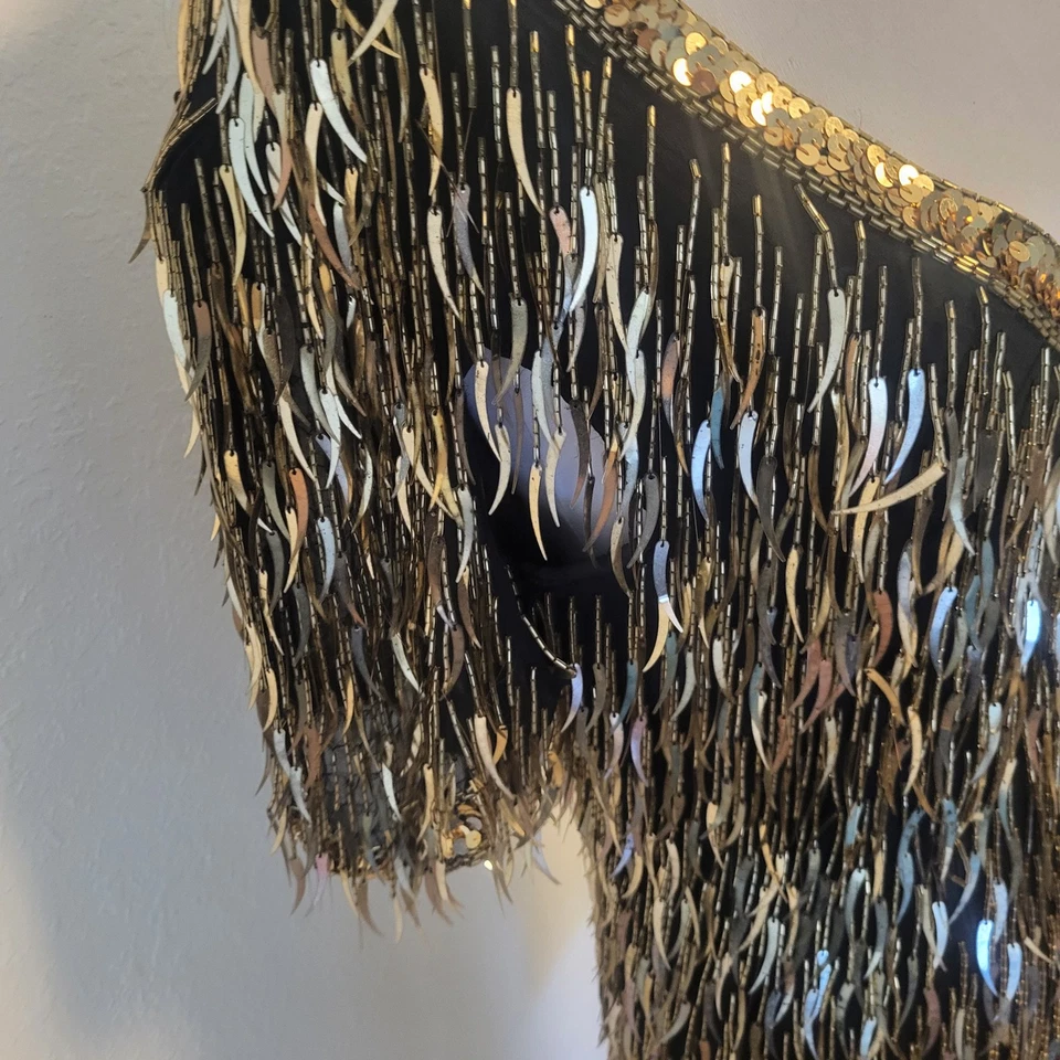 Vestido Talla M Años 80 Dorado Diente de Tiburón Con Cuentas Aleta Shimmy Funky Lentejuelas - Rasgaduras Foto 2 de 4