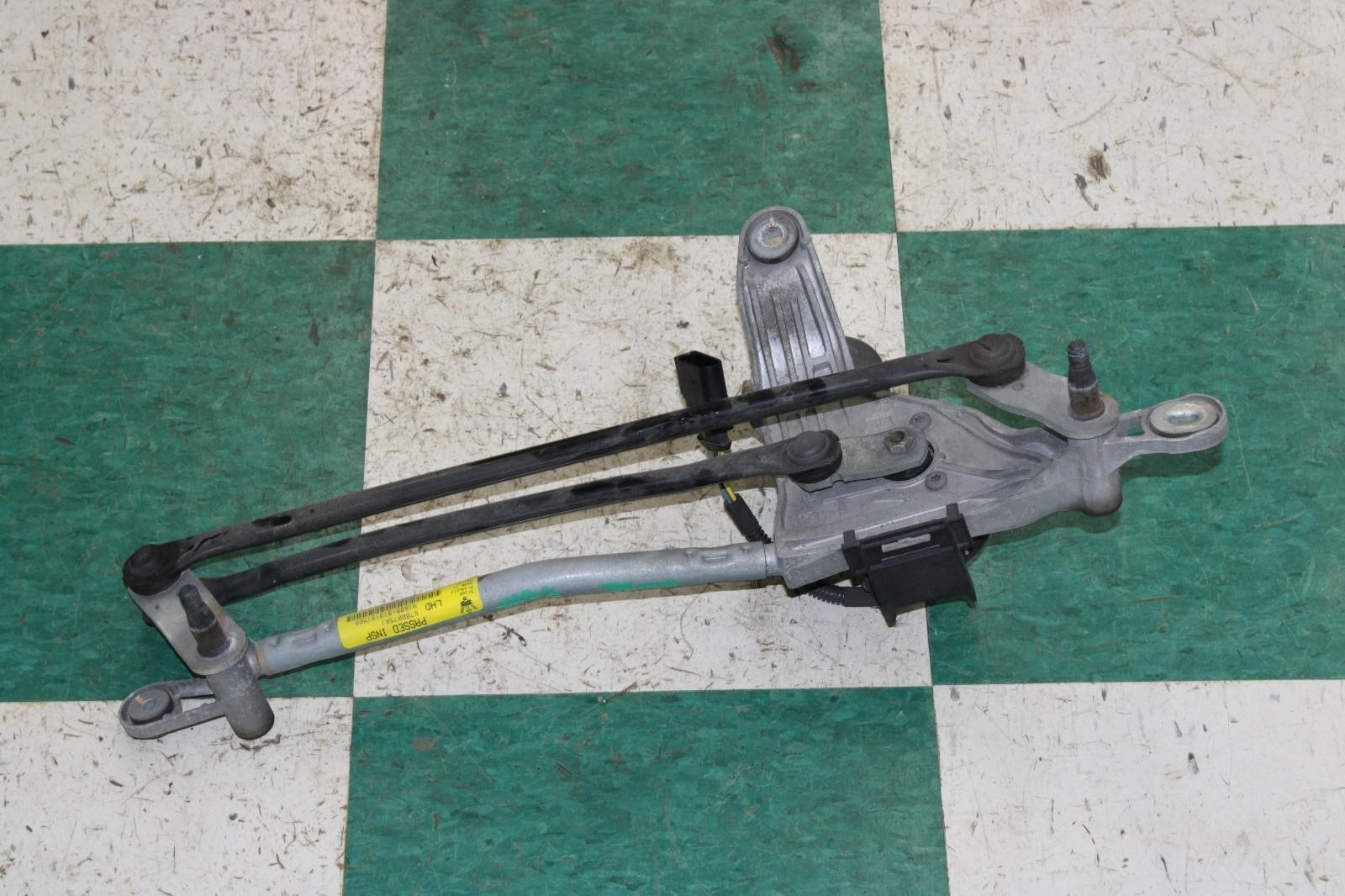 Maserati Ghibli 2014-2020 Front Windshield wiper assembly