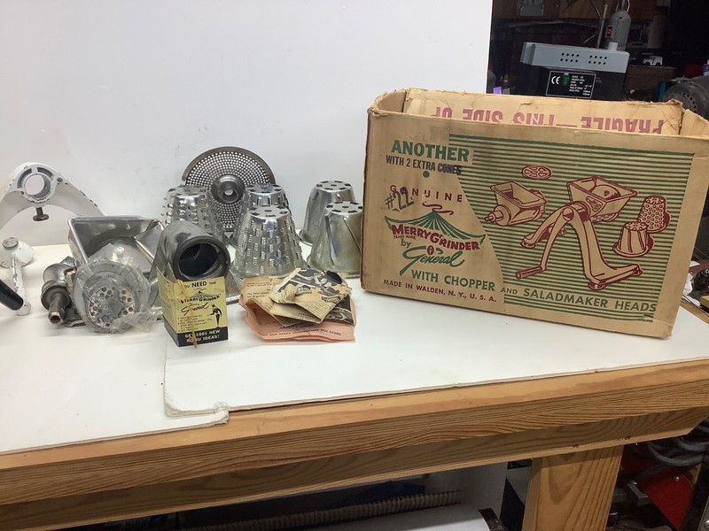 Vintage Merry Grinder By General Slices & Dices Model 22  W/ Box Made in USA