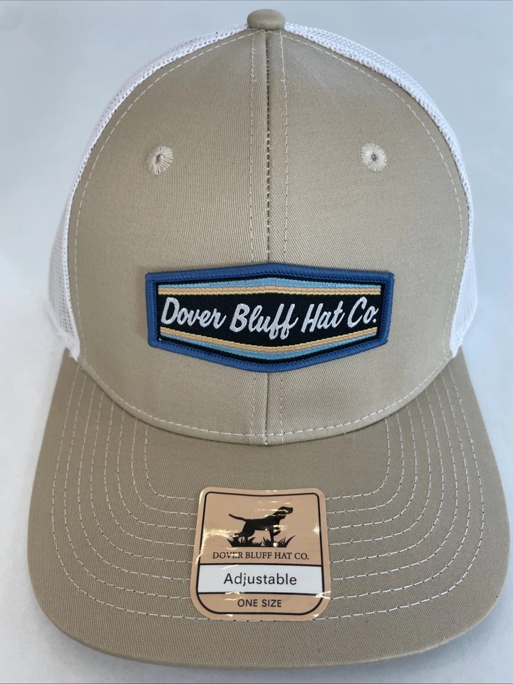 NUEVO Sombrero Dover Bluff Co Estilo Camionero Sombrero Bordado Logo Caqui/Blanco Foto 2 de 4