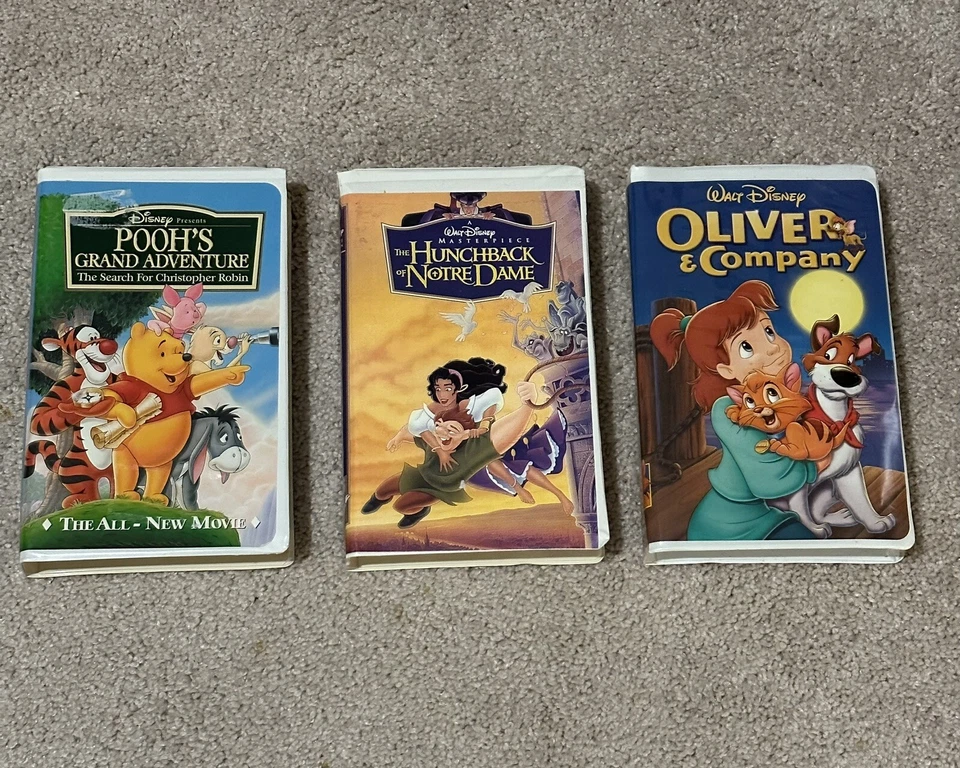 LOT Mickey Mouse Christmas VHS (2) + Anastasia, Hunchback, Pooh, Oliver - Disney - Image 4 of 4