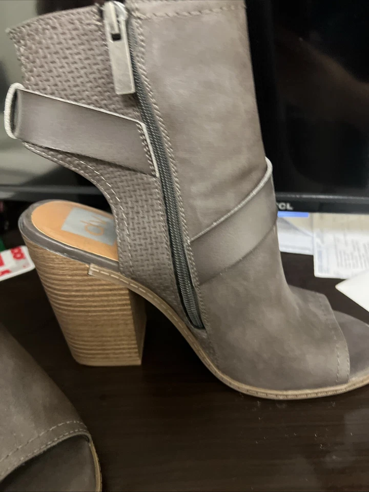 Dolce Vita DV Bloque, Tacón Botín Tobillo Punta abierta Hebilla Gris 9 Foto 2 de 4