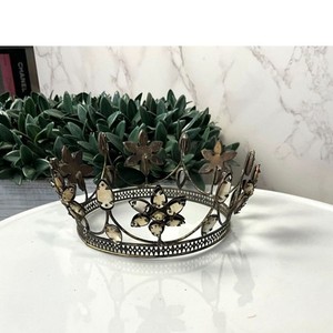 Incredible vintage metal crown, display crown
