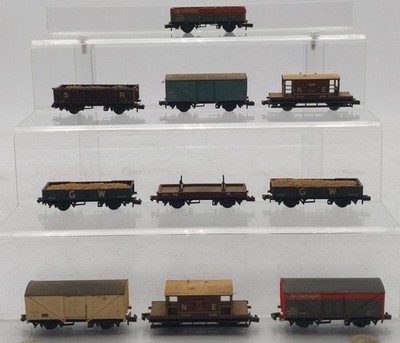 Peco  & Other N Scale Assorted Freight Cars [10] EX