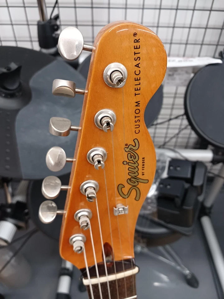 SQUIER CLASSIC VIBE BARÍTONO PERSONALIZADO T Usado Cuerpo OTAN Cuello Arce con Estuche Suave Foto 2 de 4