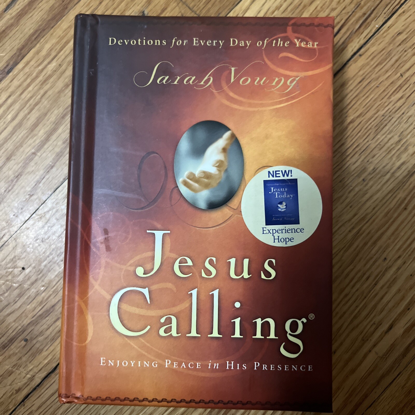 Jesus Calling - Deluxe Edition Pink Cover: Enjoying Peace in His Presence : Young, Sarah