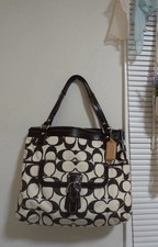 Coach Signature Logo Brown Cream Shoulder Bag...