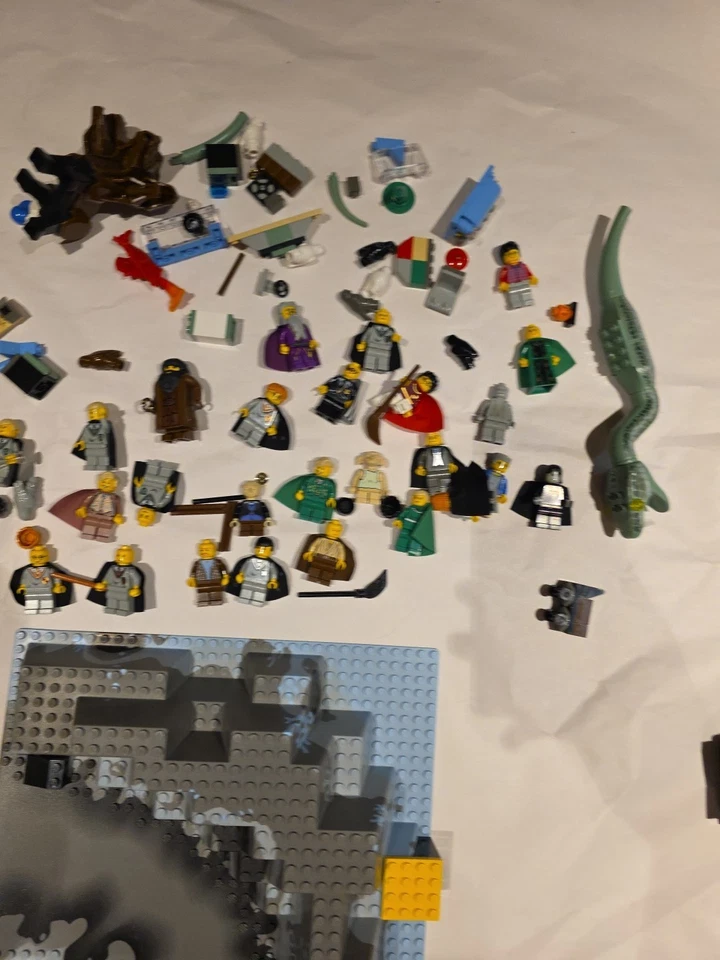 LEGO Random Lot Harry Potter & SYSTEM  Incomplete manuals 33 Minifigures READ - Image 4 of 4