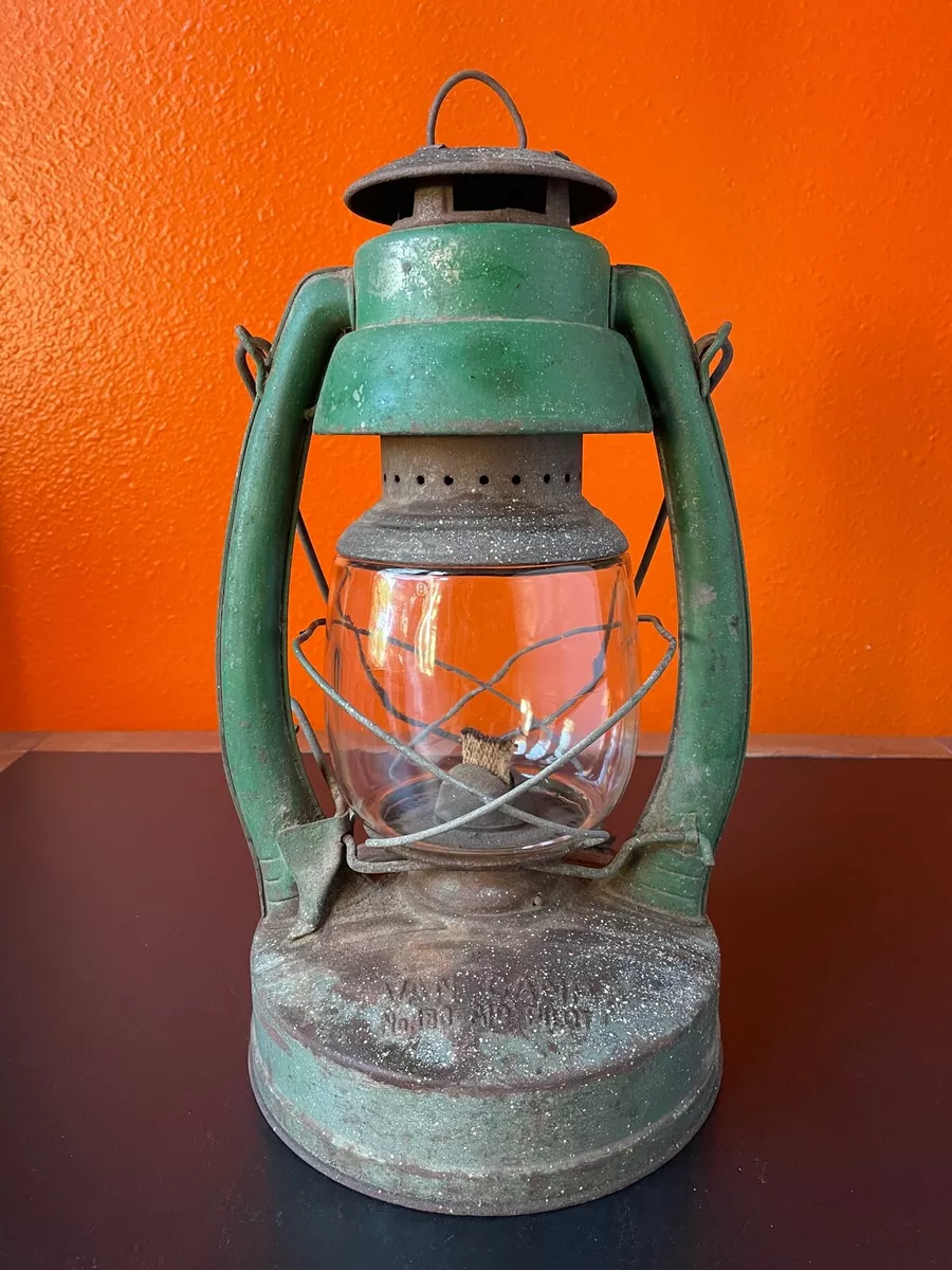Classic kerosene lamp outlet