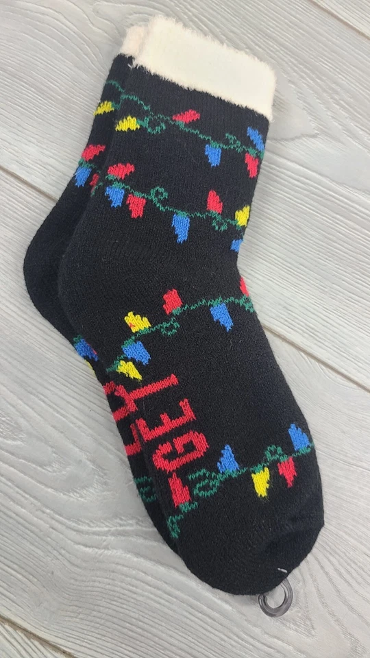 Calcetines de cabina acogedores del noreste "Get Lit" negros con luces de Navidad felpa cálida NUEVO Foto 3 de 3