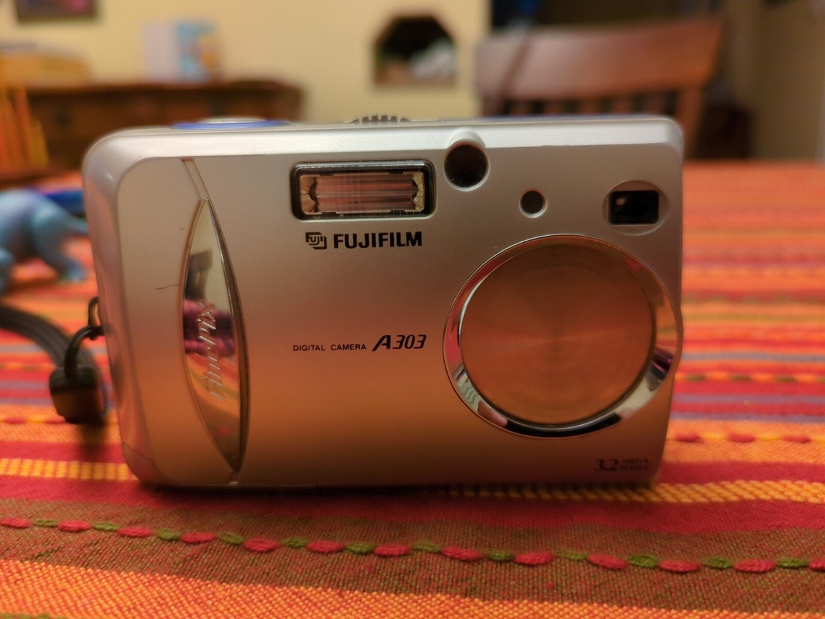 FUJIFILM FINEPIX A303 コンパクトデジタルカメラ 動作品 Fujifilm Finepix A303 Digital Camera *Japanese Version Only