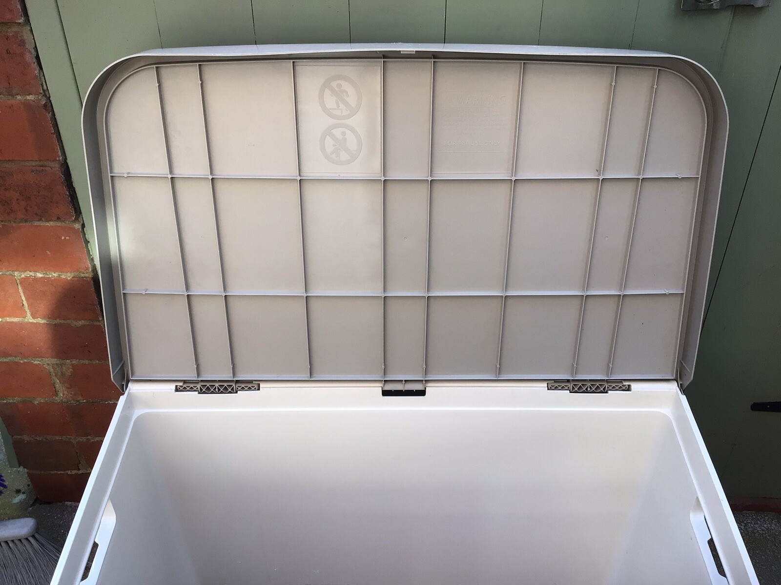 Cat House Hut Bed Litter Tray VGC eBay