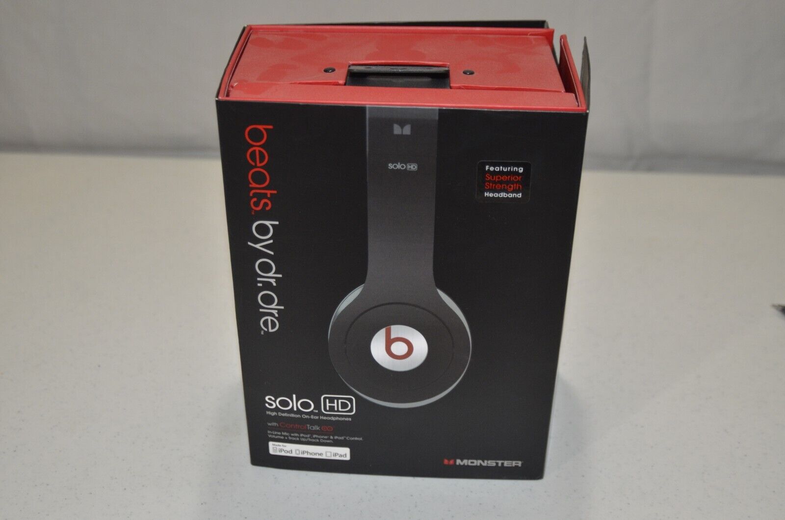 Beats By Dr. Dre Solo HD Model 810-0014 On Ear Headphones COMPLETE IN BOX  TESTED