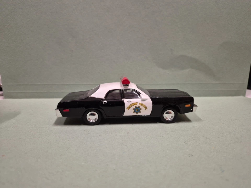 DIMENSION 4 DODGE MONACO CALIFORNIA HIGHWAY PATROL SCALA 1:43 - Immagine 2 di 4