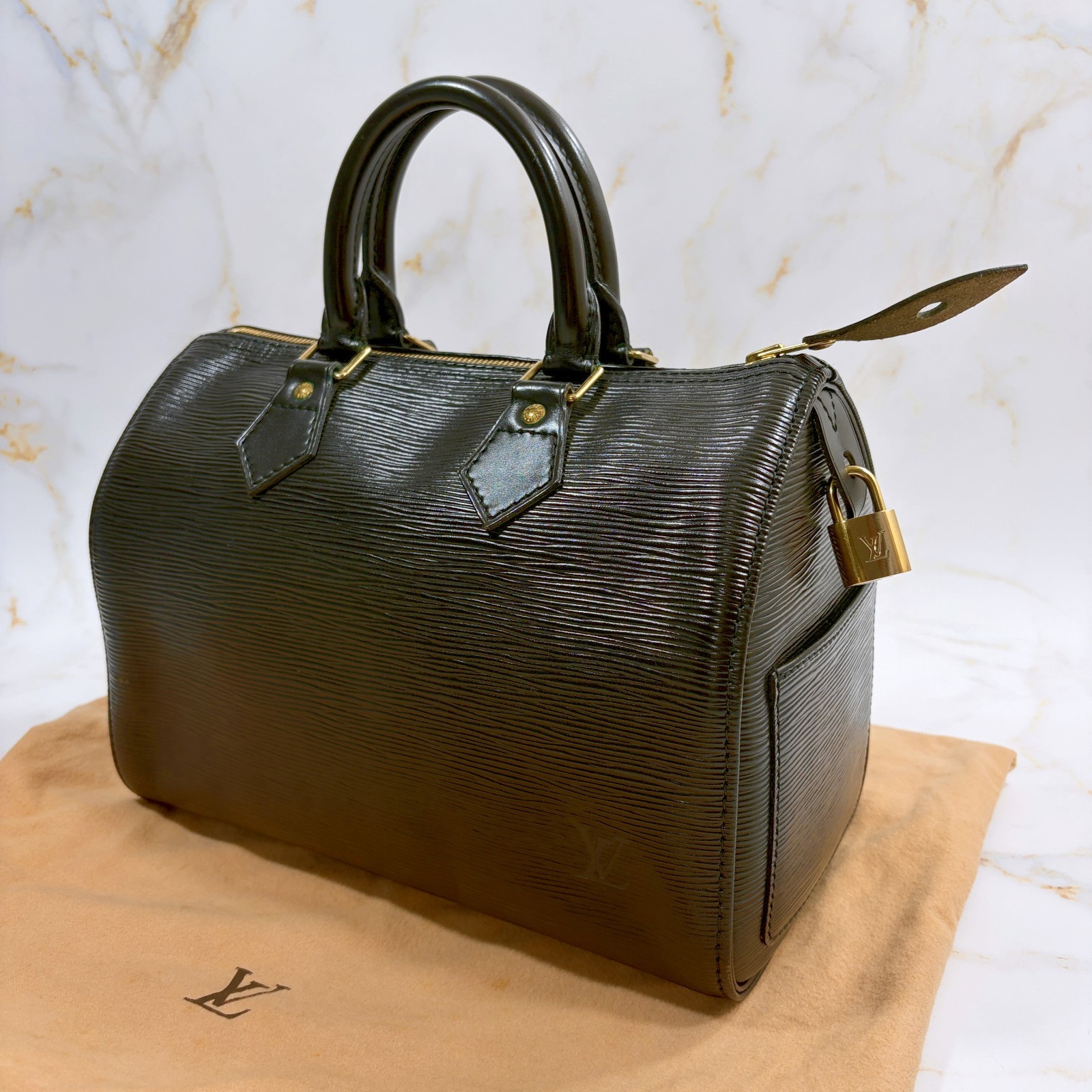 LOUIS VUITTON Epi Speedy 25 Boston Bag Handbag Black Leather LV Authentic