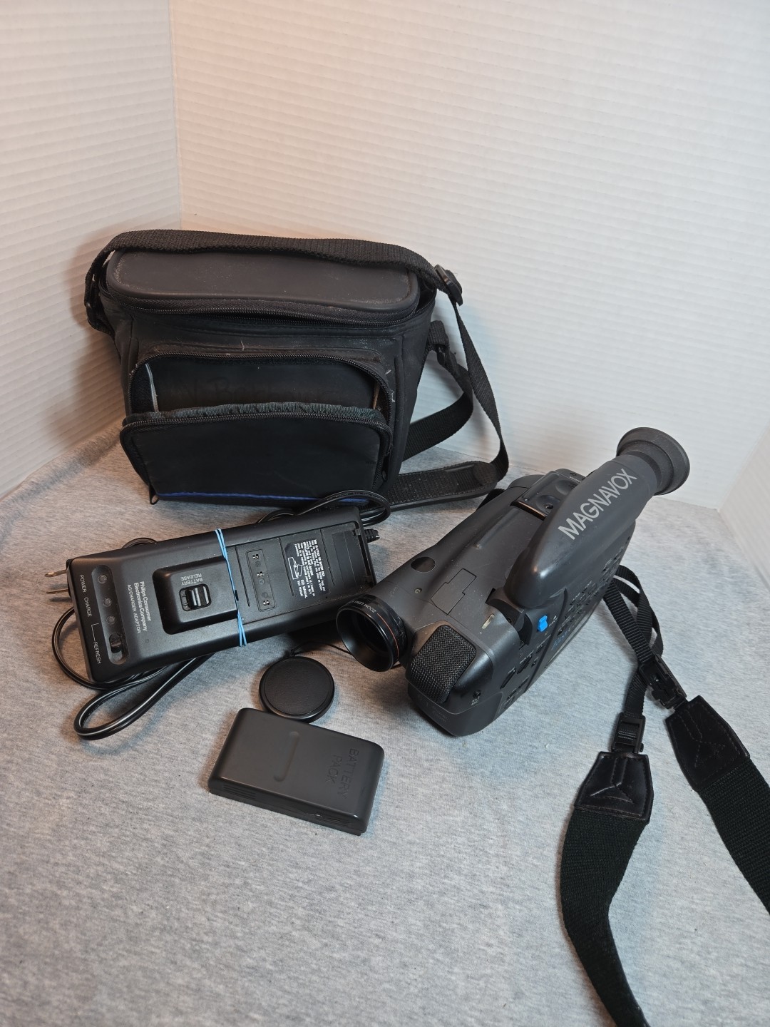 Magnavox Easycam Camcorder CVN610AV01 And Charger,Battery Not Good