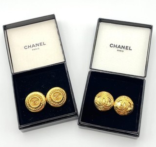 Auth Chanel Coco Round Earrings 94P/93P engraved Pcs2 W/Box BA050766